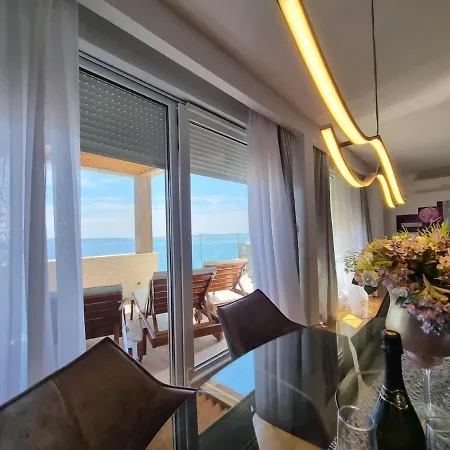 Luxe Hot Tube Apartment, With Views, Near *