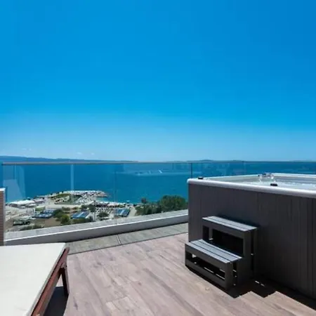 Luxe Hot Tube Apartment, With Views, Near *