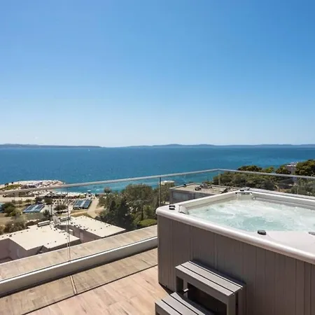 Luxe Hot Tube Apartment, With Views, Near Apartment