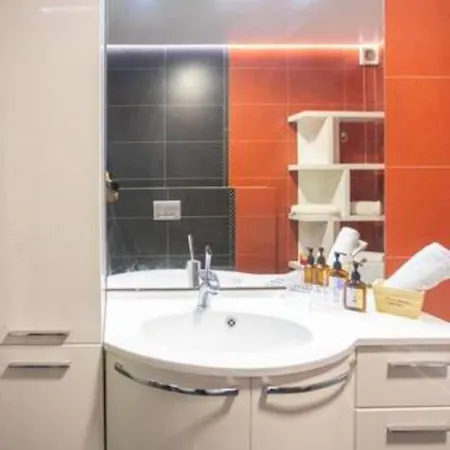 Διαμέρισμα Luxe Hot Tube Apartment, With Views, Near *