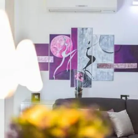 Διαμέρισμα Luxe Hot Tube Apartment, With Views, Near *