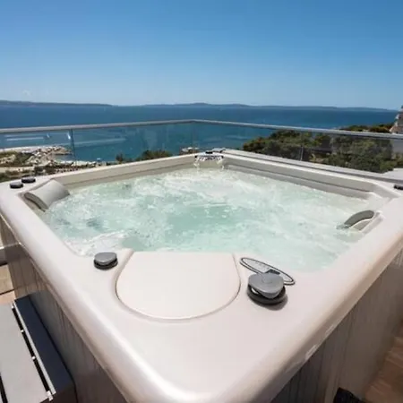 Luxe Hot Tube Apartment, With Views, Near Apartment
