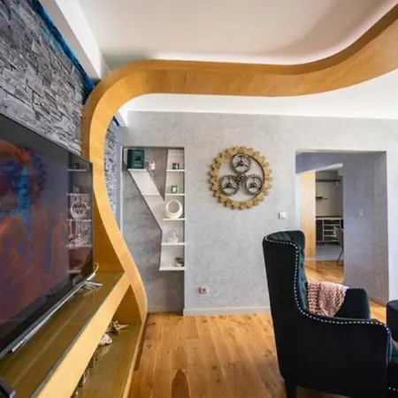 Luxe Hot Tube Apartment, With Views, Near *