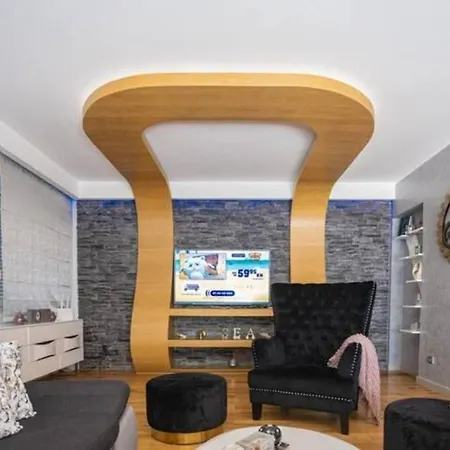 Luxe Hot Tube Apartment, With Views, Near Apartment Split