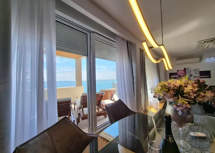 Luxe Hot Tube Apartment, With Views, Near *