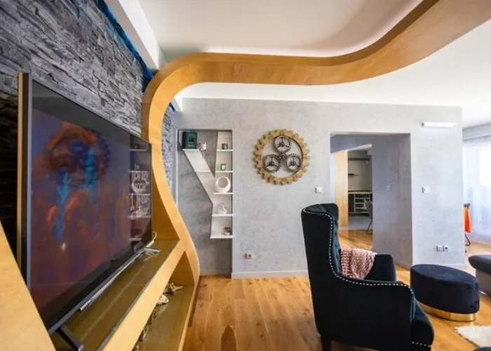 Luxe Hot Tube Apartment, With Views, Near *